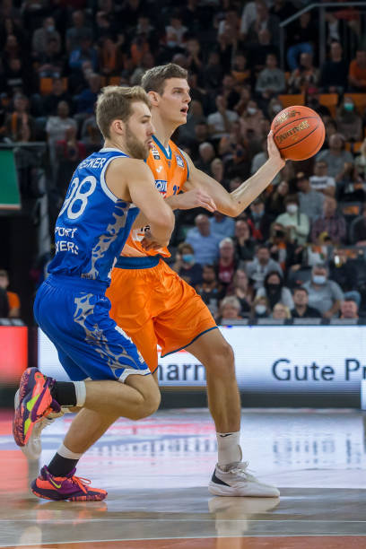 的进攻压迫 的进攻压迫