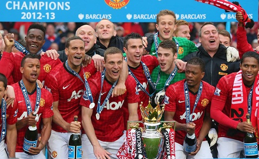 展示了足球 展示了足球