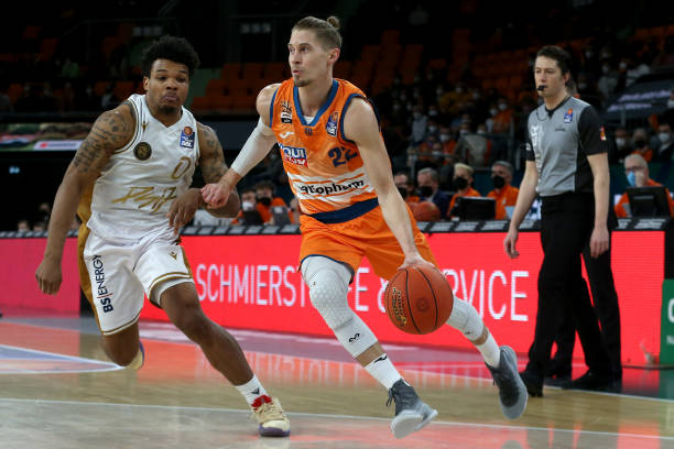 配合队内中 配合队内中